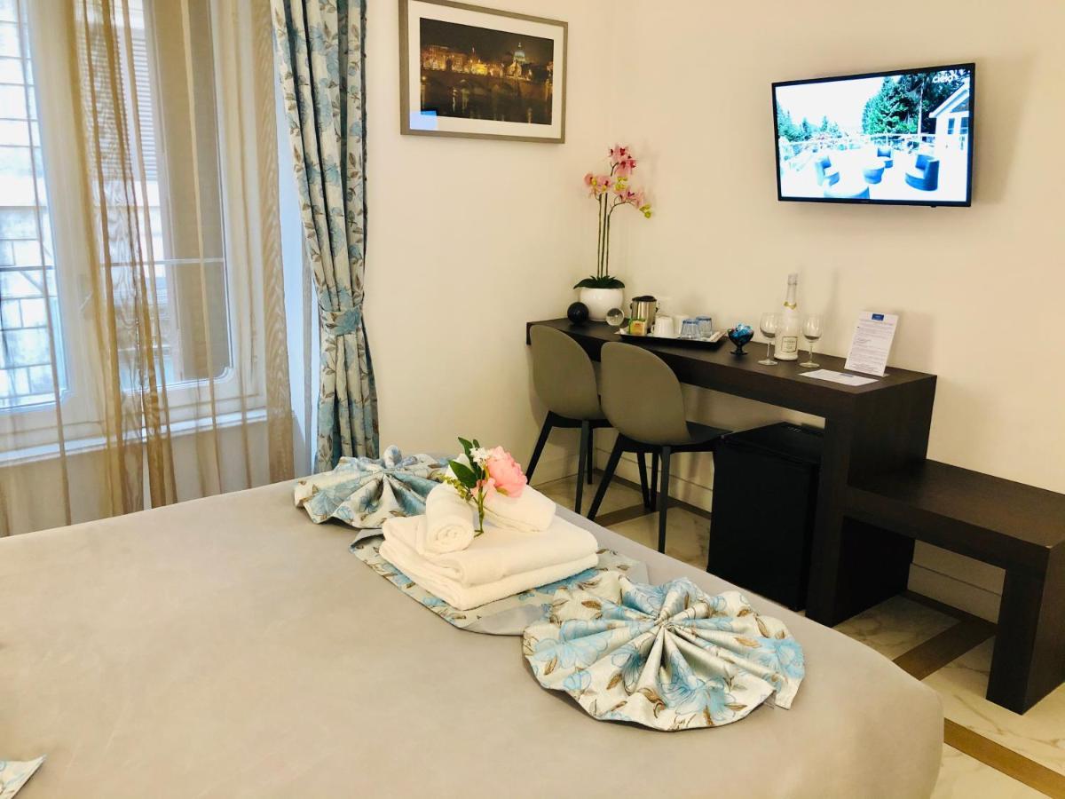 Kambal Luxury Rom